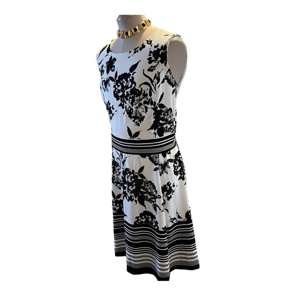 Lane Bryant Women’s Black White Skater Dress Size 26/28 - Picture 7 of 13